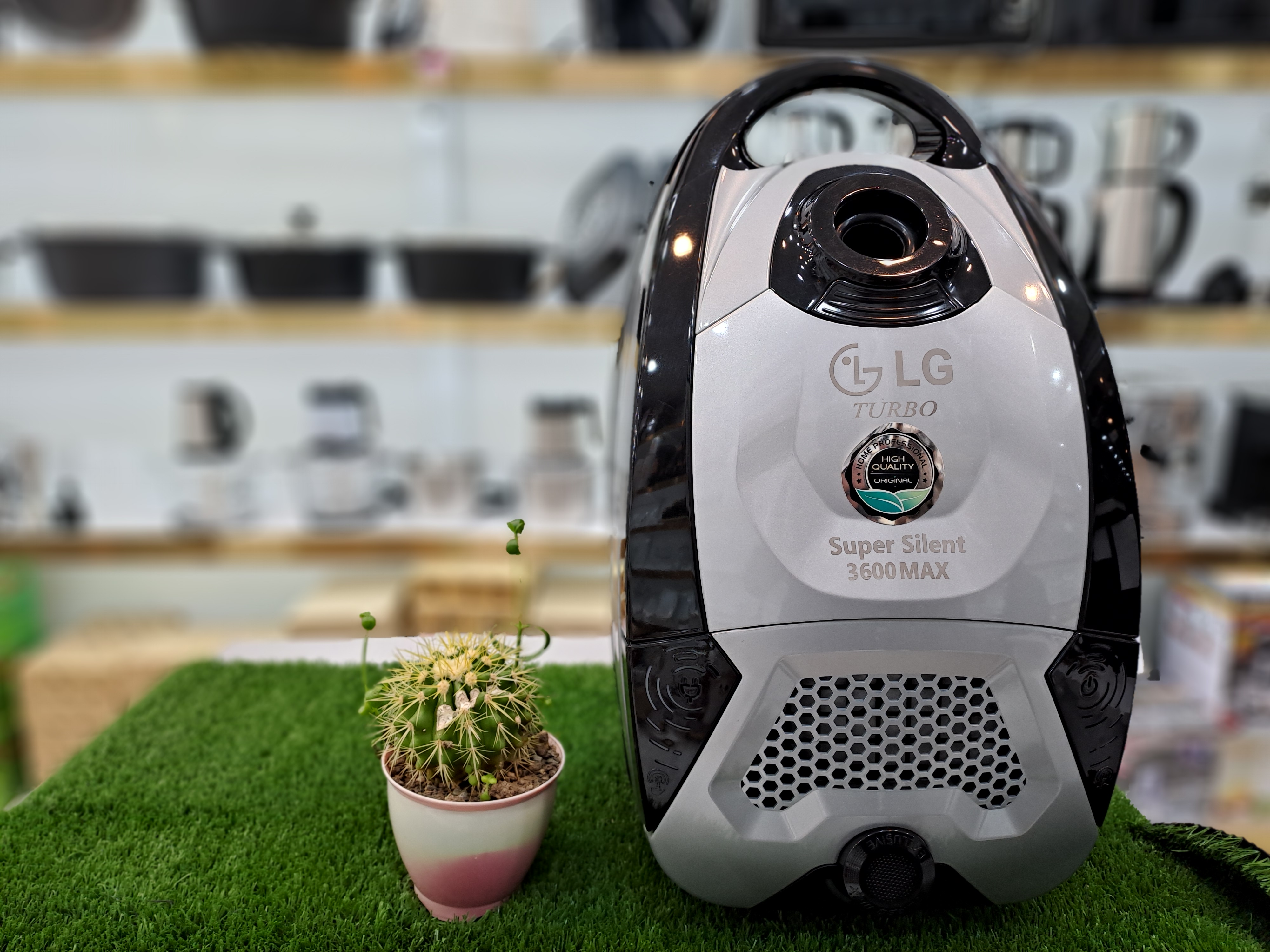 جارو برقی ال جی LG مدل 3600 وات – قدرت بی‌نظیر و دوام بالا کدb1082
